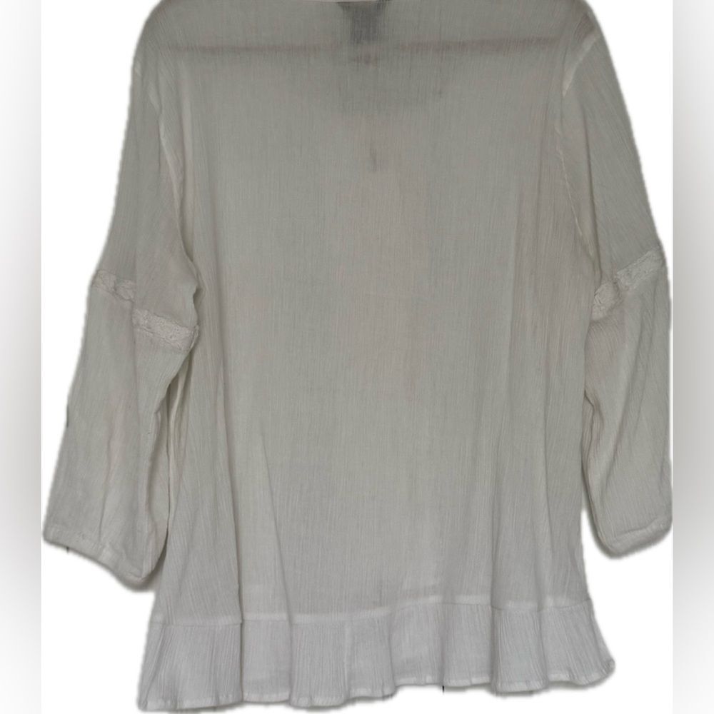 Timeless! Multiples white button top! - Picture 11 of 16